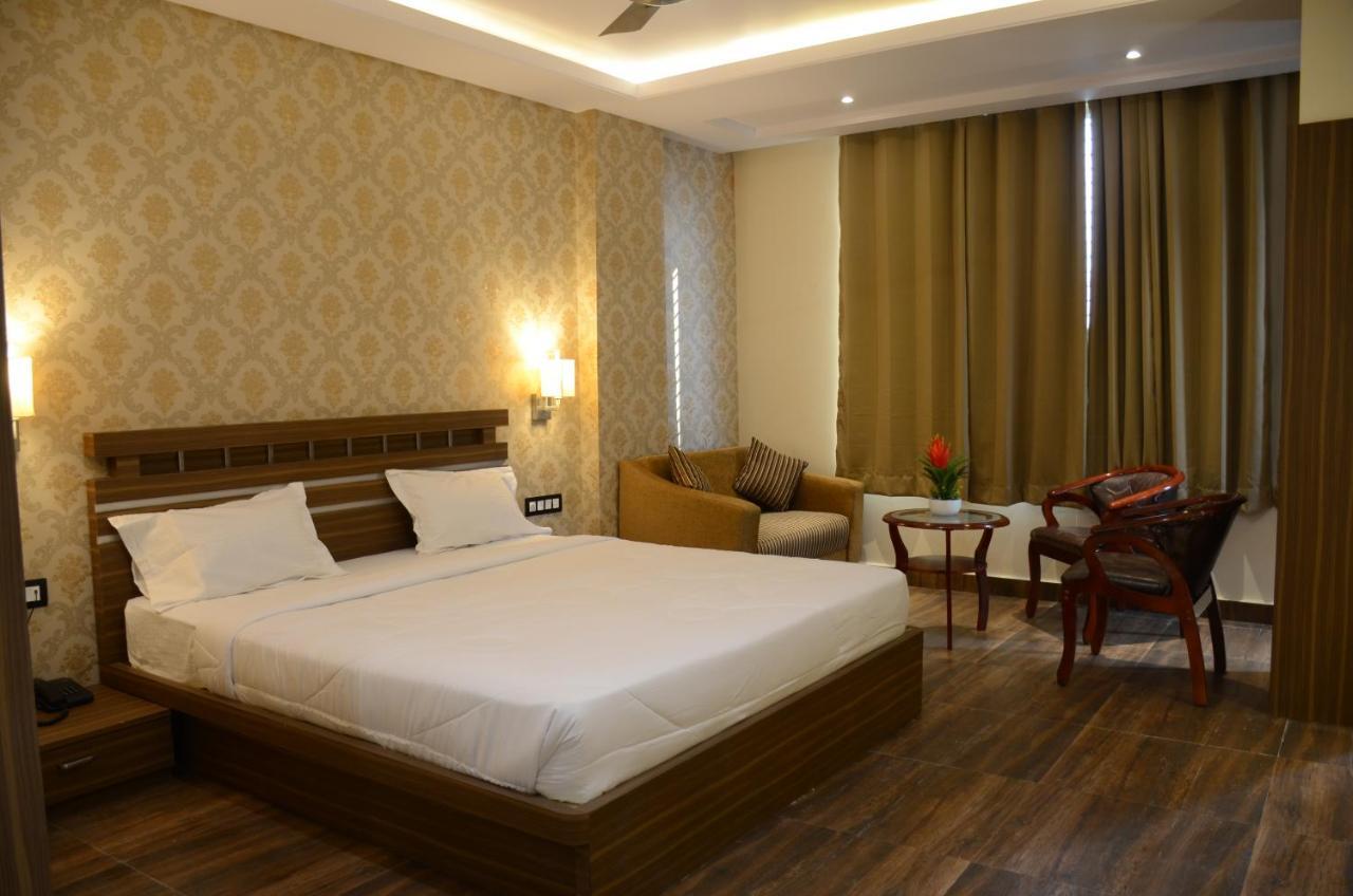 Отель Puja Residency Варанаси Экстерьер фото