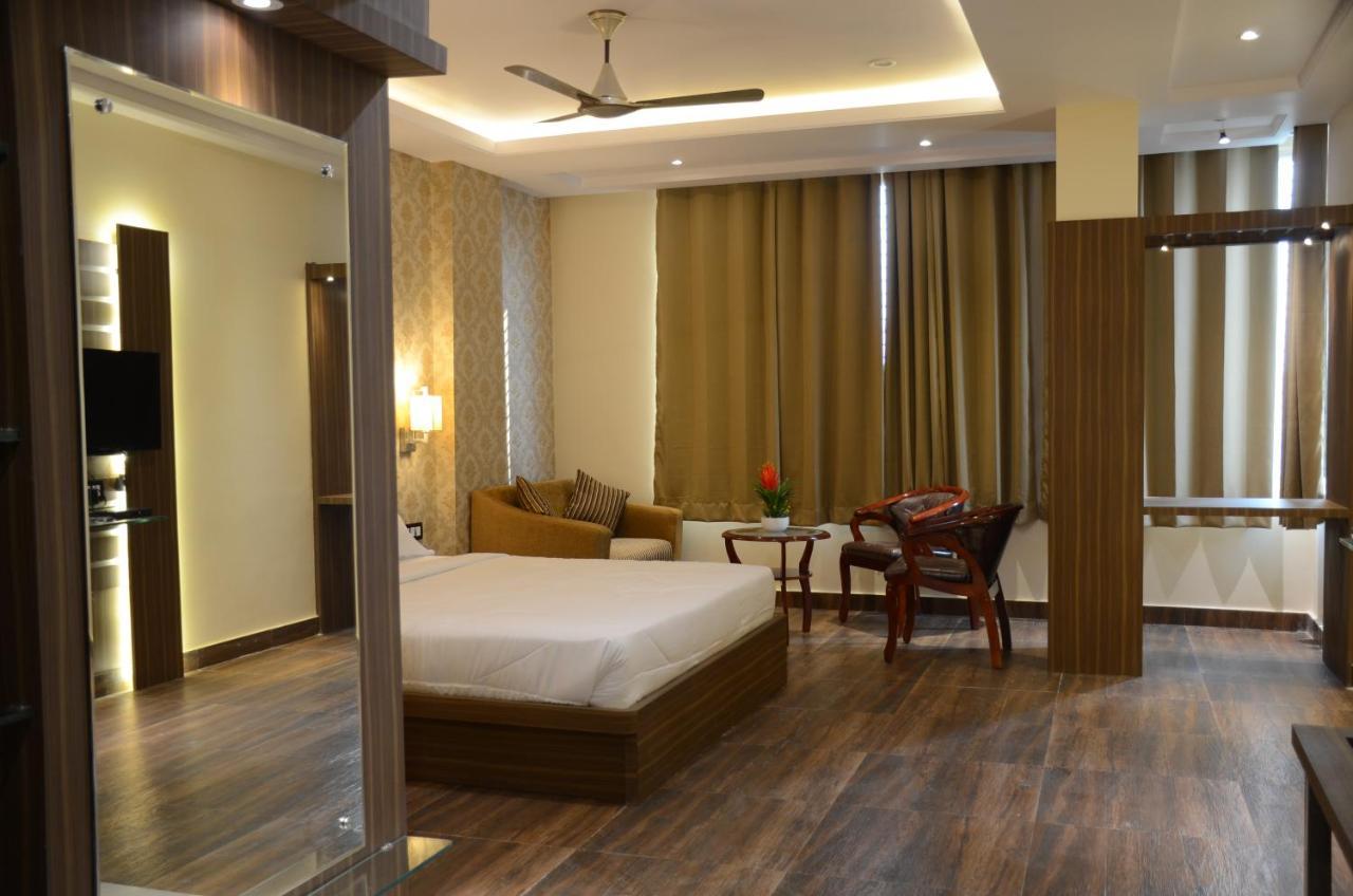 Отель Puja Residency Варанаси Экстерьер фото
