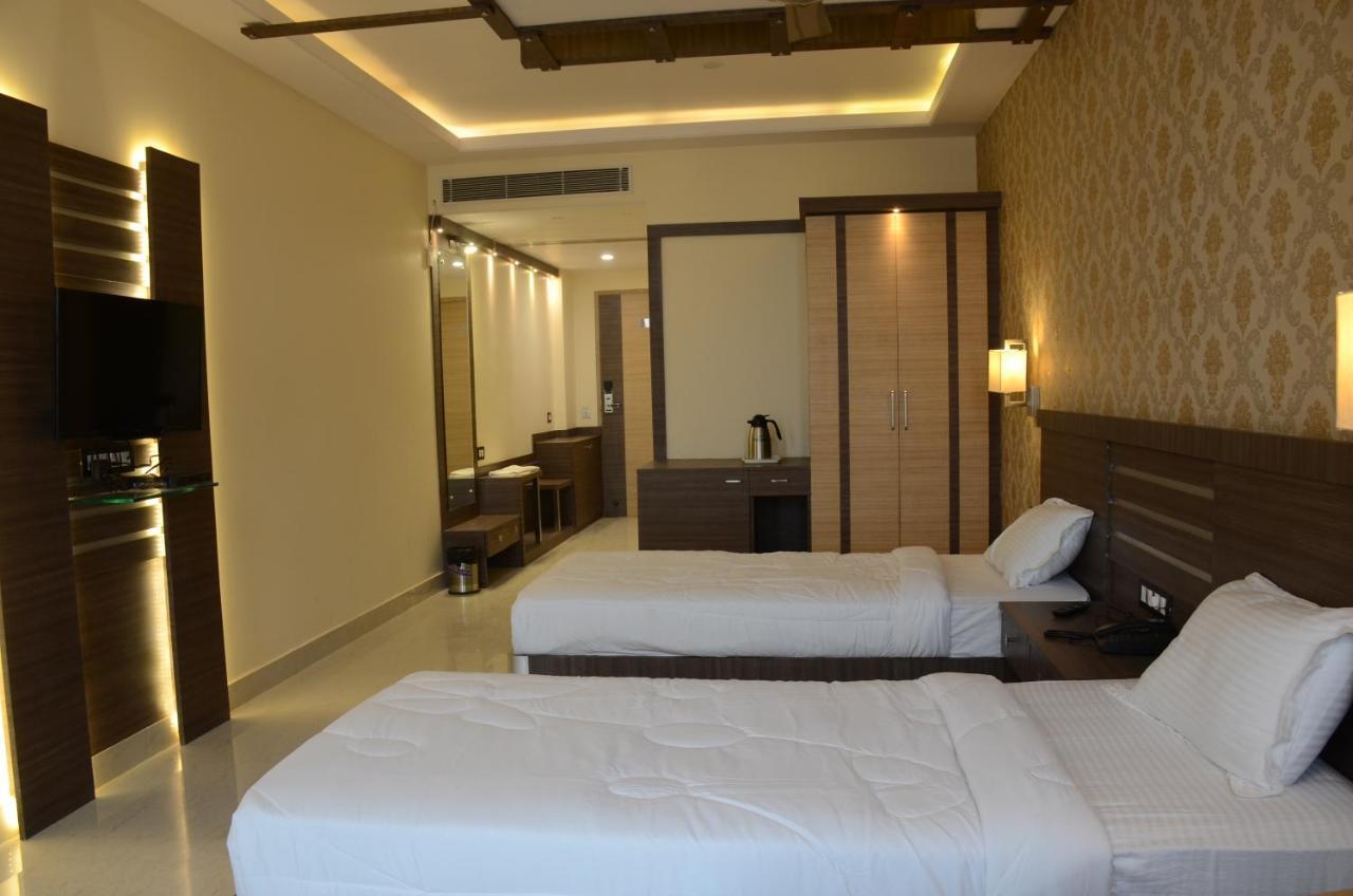 Отель Puja Residency Варанаси Экстерьер фото