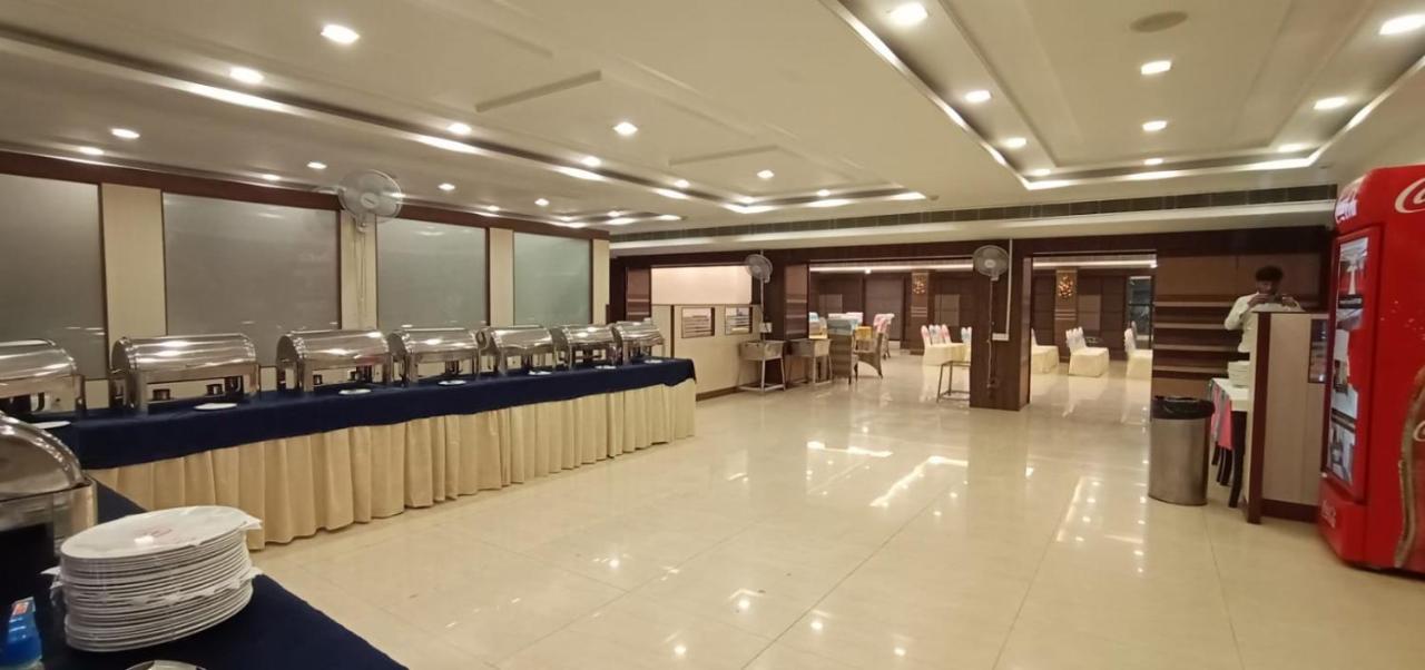 Отель Puja Residency Варанаси Экстерьер фото