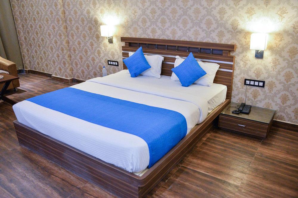 Отель Puja Residency Варанаси Экстерьер фото