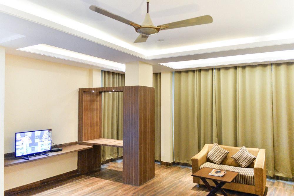 Отель Puja Residency Варанаси Экстерьер фото