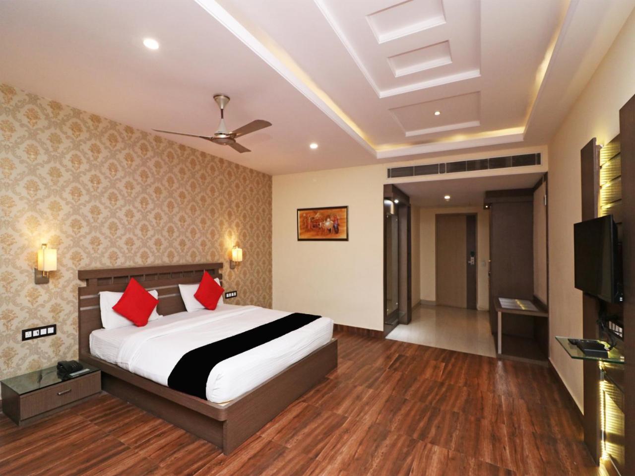 Отель Puja Residency Варанаси Экстерьер фото